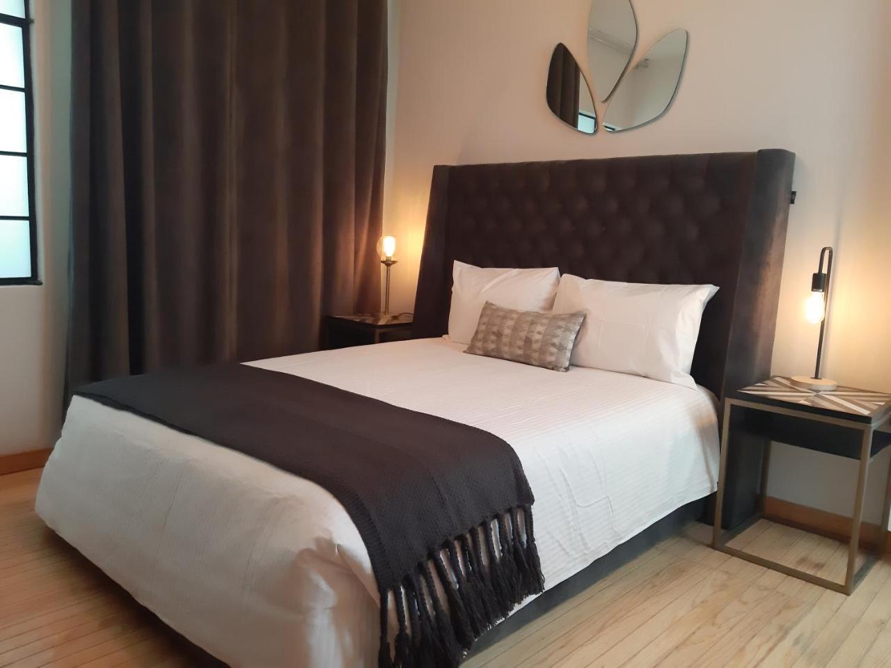 Standard Suite,989937985:JPEG