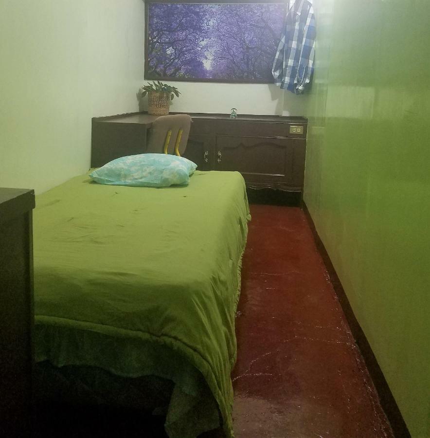 Quarto Individual com Banheiro Compartilhado